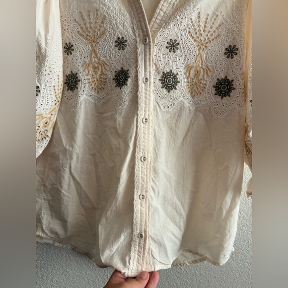 Democracy Women's Beige Embroidered Button Down Shirt S - Picture 8 of 13
